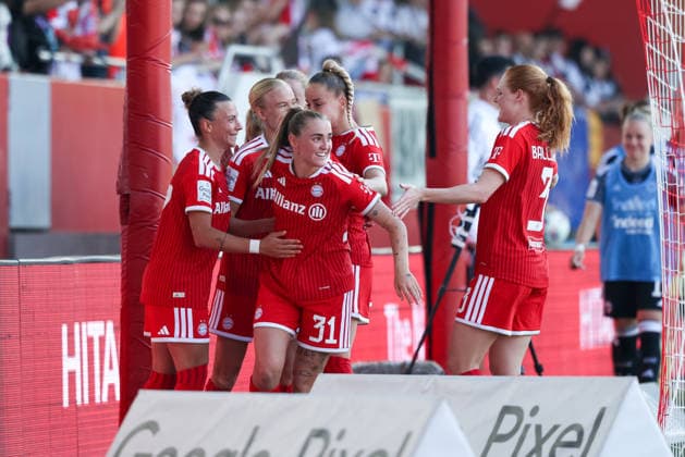 Jubel zum Tor zum 2:0 durch Pernille Harder (FC Bayern Muenchen, 21), GER, FC Bayern Muenchen vs. Eintracht Frankfurt, Fussball, Google Pixel Frauen-Bundesliga, 25. Spieltag, Saison 2025 2026, 09.05.2026, DFL DFB REGULATIONS PROHIBIT ANY USE OF PHOTOGRAPHS as IMAGE SEQUENCES and or QUASI-VIDEO, GER, FC Bayern Muenchen vs. Eintracht Frankfurt, Fussball, Google Pixel Frauen-Bundesliga, 25. Spieltag, Saison 2025 2026, 09.05.2026 Muenchen Copyright: xEibner-Pressefoto JennixMaulx EP_JML