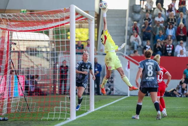 Parade Lina Altenburg (Eintracht Frankfurt, 12), GER, FC Bayern Muenchen vs. Eintracht Frankfurt, Fussball, Google Pixel Frauen-Bundesliga, 25. Spieltag, Saison 2025 2026, 09.05.2026, DFL DFB REGULATIONS PROHIBIT ANY USE OF PHOTOGRAPHS as IMAGE SEQUENCES and or QUASI-VIDEO, GER, FC Bayern Muenchen vs. Eintracht Frankfurt, Fussball, Google Pixel Frauen-Bundesliga, 25. Spieltag, Saison 2025 2026, 09.05.2026 Muenchen Copyright: xEibner-Pressefoto JennixMaulx EP_JML