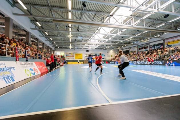 Symbolbild, Uebersicht Innenansicht der Sporthalle Ulmenallee waehrend des Spiels GER, HSG Blomberg-Lippe vs. Thueringer HC, Handball, 1. Bundesliga Frauen, Play-Offs, Halbfinale, Spiel 3, 09.05.2026 GER, HSG Blomberg-Lippe vs. Thueringer HC, Handball, 1. Bundesliga Frauen, Play-Offs, Halbfinale, Spiel 3, 09.05.2026 Blomberg Copyright: xEibner-Pressefoto JanxRollingerx EP_JSK
