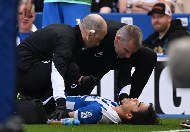 Kaoru Mitoma of Brighton lies injured before being subbed off during the Premier League match between Brighton and Hove Albion and Wolverhampton Wanderers at the American Express Stadium, Brighton UK - Saturday 9th May 2026 Brighton v Wolves Premier League Football, Amex Stadium, Sussex, UK - 09 May 2026Brighton Amex Stadium Sussex United Kingdom EDITORIAL USE ONLY No use with unauthorised audio, video, data, fixture lists, club league logos or live services. Online in-match use limited to 120 images, no video emulation. No use in betting, games or single club league player publications. . No mer Copyright: xLizxFinlayson TPI Shutterstockx 16867427bk