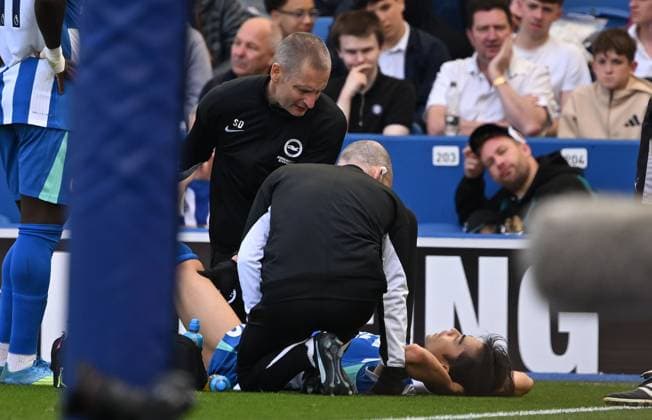 Kaoru Mitoma of Brighton lies injured before being subbed off during the Premier League match between Brighton and Hove Albion and Wolverhampton Wanderers at the American Express Stadium, Brighton UK - Saturday 9th May 2026 Brighton v Wolves Premier League Football, Amex Stadium, Sussex, UK - 09 May 2026Brighton Amex Stadium Sussex United Kingdom EDITORIAL USE ONLY No use with unauthorised audio, video, data, fixture lists, club league logos or live services. Online in-match use limited to 120 images, no video emulation. No use in betting, games or single club league player publications. . No mer Copyright: xLizxFinlayson TPI Shutterstockx 16867427bp
