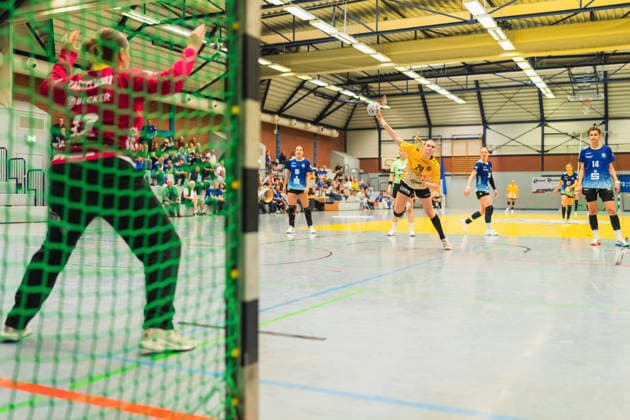 Zoe Davenport (HC Roedertal, 24) beim 7-Meter Bergischer HC vs. HC Roedertal, Handball, 2.Handball-Bundesliga, 27.Spieltag, Saison 2025 26, 09.05.2026, Bergischer HC vs. HC Roedertal, Handball, 2.HBL, 27.Spieltag, Saison 2025 26, 09.05.2026 Solingen Copyright: xEibner-Pressefoto LukasxBaldygax EP_LBA