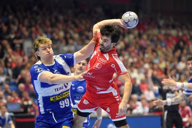 Erik Balenciaga (MT Melsungen 6) beim Wurf; Tillman Leu (ThSV Eisenach 99) (L) , GER, MT Melsungen - ThSV Eisenach, Handball, 1. Bundesliga, 31. Spieltag, Saison 2025 2026, 09.05.2026, GER, MT Melsungen - ThSV Eisenach, Handball, 1. Bundesliga, 31. Spieltag, Saison 2025 2026, 09.05.2026 Kassel Copyright: xEibner-Pressefotox xRolandxSippelx EP_RSL