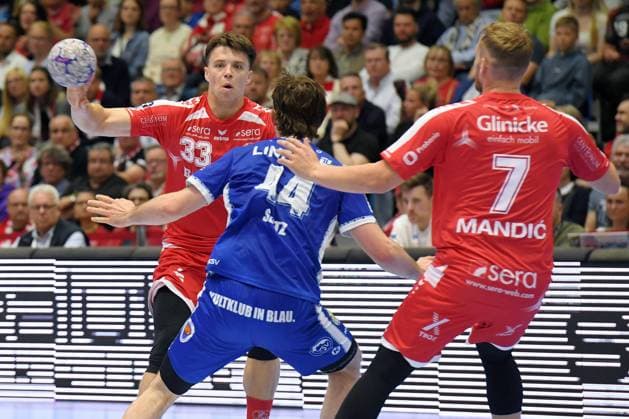 Aaron Mensing (MT Melsungen 33) (am Ball), Stephan Seitz (ThSV Eisenach 44),, David Mandic (MT Melsungen 7) (R) , GER, MT Melsungen - ThSV Eisenach, Handball, 1. Bundesliga, 31. Spieltag, Saison 2025 2026, 09.05.2026, GER, MT Melsungen - ThSV Eisenach, Handball, 1. Bundesliga, 31. Spieltag, Saison 2025 2026, 09.05.2026 Kassel Copyright: xEibner-Pressefotox xRolandxSippelx EP_RSL