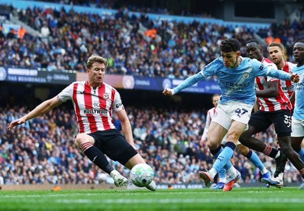 Phil Foden of Manchester City takes a shot Manchester City v Brentford, Premier League, Football, Etihad Stadium, Manchester , UK - 09 May 2026Manchester Etihad Stadium United Kingdom EDITORIAL USE ONLY No use with unauthorised audio, video, data, fixture lists, club league logos or live services. Online in-match use limited to 120 images, no video emulation. No use in betting, games or single club league player publications. Copyright: xMattxWest Shutterstockx 16861722cb