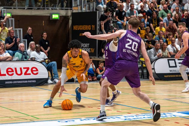 Tylan James Pope (Bozic Estriche Knights Kirchheim, 09), Jordan Sears (BG Goettingen, 03), Janis Juenemann (BG Goettingen, 20), GER, Bozic Estriche Kirchheim Knights vs. BG Goettingen, BARMER 2. Basketball Bundesliga, PlayOffs Viertelfinale 2. Spieltag, Saison 2025 2026, 09.05.2026 GER, Bozic Estriche Kirchheim Knights vs. BG Goettingen, BARMER 2. Basketball Bundesliga, PlayOffs Viertelfinale 2. Spieltag, Saison 2025 2026, 09.05.2026 Kirchheim unter Teck Copyright: xEibner-Pressefoto SilasxKunzx EP_SKZ