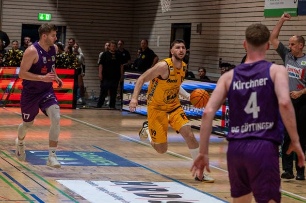 Mathis Moenninghoff (BG Goettingen, 17), Aeneas Jung (Bozic Estriche Knights Kirchheim, 19), Daniel Kirchner(BG Goettingen, 04), GER, Bozic Estriche Kirchheim Knights vs. BG Goettingen, BARMER 2. Basketball Bundesliga, PlayOffs Viertelfinale 2. Spieltag, Saison 2025 2026, 09.05.2026 GER, Bozic Estriche Kirchheim Knights vs. BG Goettingen, BARMER 2. Basketball Bundesliga, PlayOffs Viertelfinale 2. Spieltag, Saison 2025 2026, 09.05.2026 Kirchheim unter Teck Copyright: xEibner-Pressefoto SilasxKunzx EP_SKZ