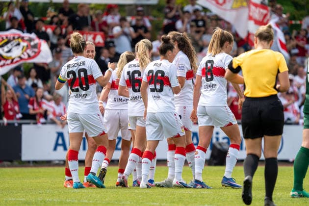 Nicole Billa (VFB Stuttgart Frauen, 26) jubelt mit Julia Glaser (VFB Stuttgart Frauen, 09) und Fabienne Dongus (VFB Stuttgart Frauen, 33), Reena Wichmann (VFB Stuttgart Frauen, 28), Yuka Hirano (VFB Stuttgart Frauen, 19), GER, VfB Stuttgart Frauen vs. VfL Wolfsburg II, Fussball, 2. Frauen-Bundesliga, 25. Spieltag, Spielzeit 2025 2026, 10.085.2026, GER, VfB Stuttgart Frauen vs. VfL Wolfsburg II, Fussball, 2. Frauen-Bundesliga, 25. Spieltag, Spielzeit 2025 2026, 10.085.2026, Stuttgart Copyright: xEibner-Pressefoto EdwardxCheungx EP_ECG