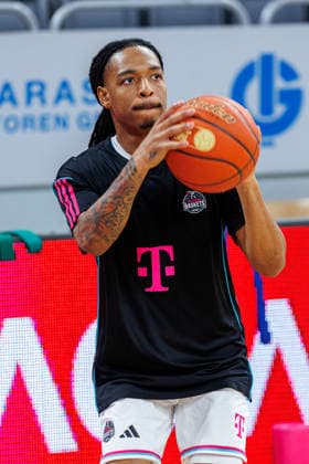 Jalen Finch (Telekom Baskets Bonn, 00), Einzelbild, Einzelfoto, Portrait, Portraet, Aufwaermen, warm up, vor Spielbeginn, BMA365 Bamberg Baskets vs. Telekom Baskets Bonn, Basketball, easyCredit BBL, 34. Spieltag, 10.05.2026 BMA365 Bamberg Baskets vs. Telekom Baskets Bonn, Basketball, easyCredit BBL, 34. Spieltag, 10.05.2026 Bamberg Copyright: xEibner-Pressefoto G.xSantemizx EP_EER