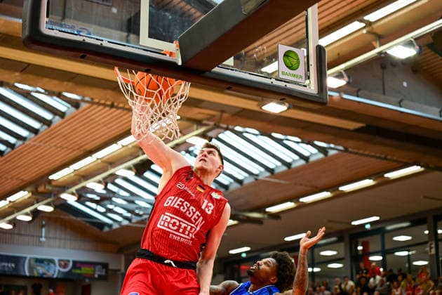 Jonathan Maier, Vincent Shahid 2.Bundesliga Pro A, Play Off Spiel 2, viertel Finale, 46ers, Basketball, Basketball Saison 2025 2026, BBL, Deutschland, Gießen 46ers Hakro Merlins Crailsheim, Gießen in rot, Herren, Crailsheim in blau