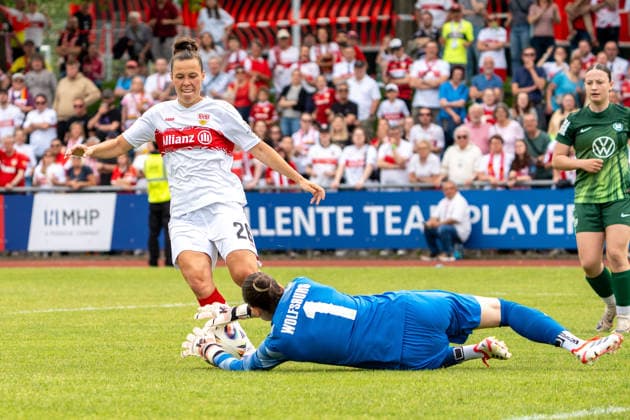 Nicole Billa (VFB Stuttgart Frauen, 26), Caroline Cordes (VfL Wolfsburg II Frauen, 01), GER, VfB Stuttgart Frauen vs. VfL Wolfsburg II, Fussball, 2. Frauen-Bundesliga, 25. Spieltag, Spielzeit 2025 2026, 10.085.2026, GER, VfB Stuttgart Frauen vs. VfL Wolfsburg II, Fussball, 2. Frauen-Bundesliga, 25. Spieltag, Spielzeit 2025 2026, 10.085.2026, Stuttgart Copyright: xEibner-Pressefoto EdwardxCheungx EP_ECG