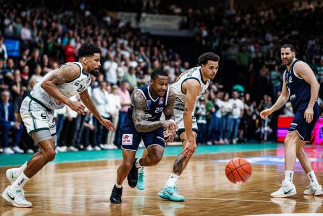 Charles Callison (MBC Syntainics) im Zweikampf mit Urald King (Gladiators Trier) und Nolan Adekunle (Gladiators Trier), Vet Concept Gladiators Trier vs MBC Syntainics, Basketball, easyCredit BBL, 34. Spieltag, Saison 2025 2026, 10.05.2026 Vet Concept Gladiators Trier vs MBC Syntainics, Basketball, easyCredit BBL, 34. Spieltag, Saison 2025 2026, 10.05.2026 Copyright: xEibner-Pressefoto AlexanderxNeisx EP_ANS