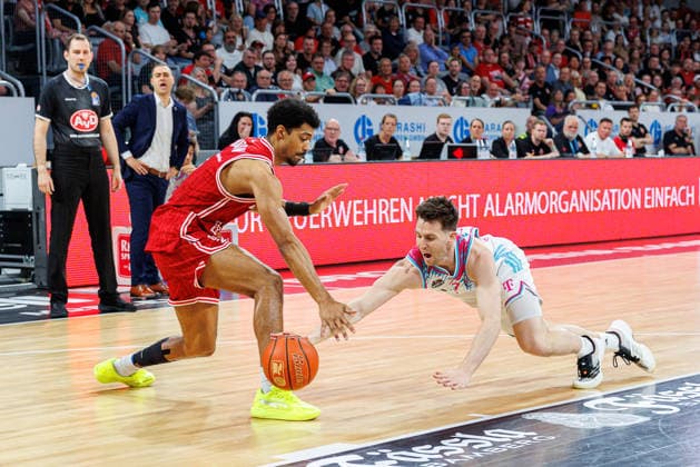 Ibi Watson (BMA365 Bamberg Baskets, 02), Grayson Murphy (Telekom Baskets Bonn, 07), BMA365 Bamberg Baskets vs. Telekom Baskets Bonn, Basketball, easyCredit BBL, 34. Spieltag, 10.05.2026 BMA365 Bamberg Baskets vs. Telekom Baskets Bonn, Basketball, easyCredit BBL, 34. Spieltag, 10.05.2026 Bamberg Copyright: xEibner-Pressefoto G.xSantemizx EP_EER