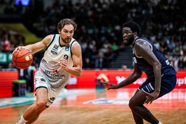 Marco Hollersbacher (Gladiators Trier) im Zweikampf mit Khyri Thomas (MBC Syntainics), Vet Concept Gladiators Trier vs MBC Syntainics, Basketball, easyCredit BBL, 34. Spieltag, Saison 2025 2026, 10.05.2026 Vet Concept Gladiators Trier vs MBC Syntainics, Basketball, easyCredit BBL, 34. Spieltag, Saison 2025 2026, 10.05.2026 Copyright: xEibner-Pressefoto AlexanderxNeisx EP_ANS