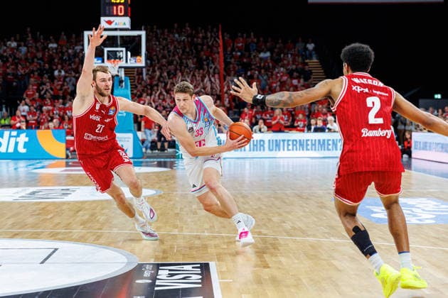 Moritz Krimmer (BMA365 Bamberg Baskets, 27), Patrick Heckmann (Telekom Baskets Bonn, 33), Ibi Watson (BMA365 Bamberg Baskets, 02), BMA365 Bamberg Baskets vs. Telekom Baskets Bonn, Basketball, easyCredit BBL, 34. Spieltag, 10.05.2026 BMA365 Bamberg Baskets vs. Telekom Baskets Bonn, Basketball, easyCredit BBL, 34. Spieltag, 10.05.2026 Bamberg Copyright: xEibner-Pressefoto G.xSantemizx EP_EER