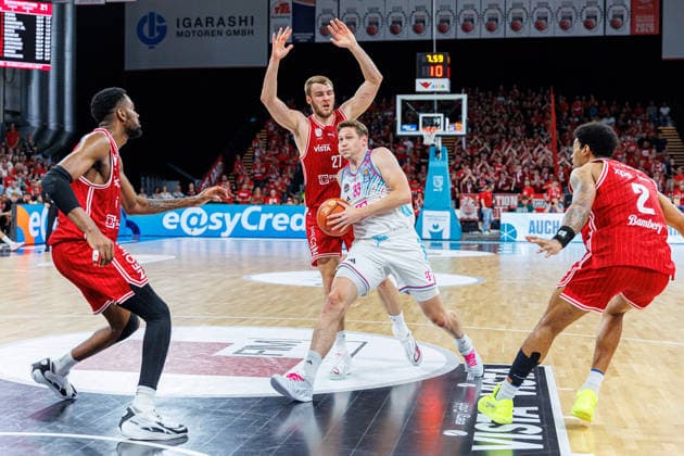 Ejiofor Onu (BMA365 Bamberg Baskets, 35), Moritz Krimmer (BMA365 Bamberg Baskets, 27), Patrick Heckmann (Telekom Baskets Bonn, 33), Ibi Watson (BMA365 Bamberg Baskets, 02), BMA365 Bamberg Baskets vs. Telekom Baskets Bonn, Basketball, easyCredit BBL, 34. Spieltag, 10.05.2026 BMA365 Bamberg Baskets vs. Telekom Baskets Bonn, Basketball, easyCredit BBL, 34. Spieltag, 10.05.2026 Bamberg Copyright: xEibner-Pressefoto G.xSantemizx EP_EER