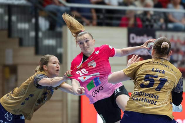 Johanna Andresen (BSV, 18), Cara Reuthal (Halle, 26), Lin Elisabeth Lück (BSV, 51), SV Union Halle-Neustadt vs. Buxtehuder SV, Handball Bundesliga Frauen, Play-Offs 5-11 Spieltag 4, Saison 2025 26, 10.05.2026 Halle SWH Arena Sachsen-Anhalt Deutschland