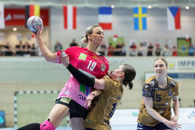 Lea Gruber (Halle, 19), Lin Elisabeth Lück (BSV, 51), Jolina Huhnstock (BSV, 45), SV Union Halle-Neustadt vs. Buxtehuder SV, Handball Bundesliga Frauen, Play-Offs 5-11 Spieltag 4, Saison 2025 26, 10.05.2026 Halle SWH Arena Sachsen-Anhalt Deutschland