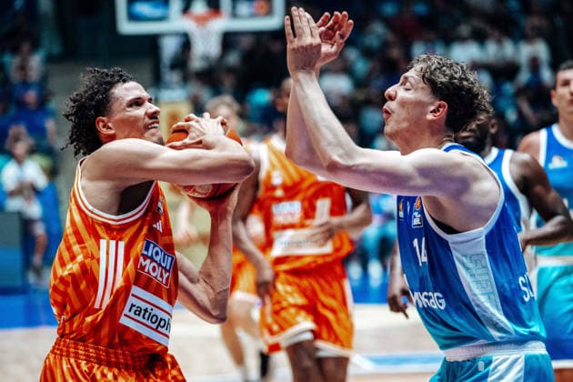 Alec Anigbata (ratiopharm Ulm, 21), Ivan Crnjac(Skyliners Frankfurt, 14) GER, Skyliners Frankfurt vs. ratiopharm Ulm, easyCredit BBL, Bundesliga, 34 Spieltag, Saison 2025 2026. 10.05.2026 Eibner-Pressefoto Attila Ziga GER, Skyliners Frankfurt vs. ratiopharm Ulm, easyCredit BBL, Bundesliga, 34 Spieltag, Saison 2025 2026. 10.05.2026 Frankfurt am Main Copyright: xEibner-Pressefotox EP_AZA