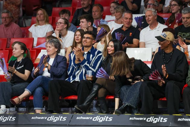 NBA, Basketball Herren, USA Spieler Tristan da Silva (Orlando Magic) und seine Familie bejubeln eine Treffer von Bruder Oscar da Silva (FC Bayern Basketball, 01) (nicht im Bild), GER, FC Bayern Basketball vs. EWE Baskets Oldenburg, Basketball, easycredit Basketball Bundesliga, 34. Spieltag, Saison 2025 2026, 10.05.2026, GER, FC Bayern Basketball vs. EWE Baskets Oldenburg, Basketball, easycredit Basketball Bundesliga, 34. Spieltag, Saison 2025 2026, 10.05.2026 Muenchen Copyright: xEibner-Pressefoto JennixMaulx EP_JML
