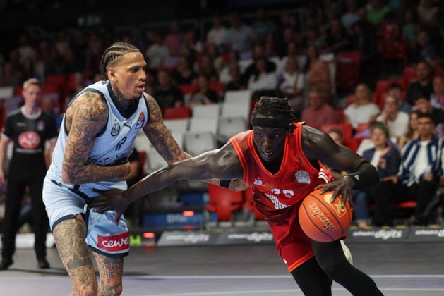 Wenyen Gabriel (FC Bayern Basketball, 32) mit Ball mit Michale Kyser (EWE Baskets Oldenburg, 12), GER, FC Bayern Basketball vs. EWE Baskets Oldenburg, Basketball, easycredit Basketball Bundesliga, 34. Spieltag, Saison 2025 2026, 10.05.2026, GER, FC Bayern Basketball vs. EWE Baskets Oldenburg, Basketball, easycredit Basketball Bundesliga, 34. Spieltag, Saison 2025 2026, 10.05.2026 Muenchen Copyright: xEibner-Pressefoto JennixMaulx EP_JML