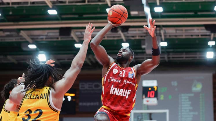 Im Bild: v.li. Keeshawn Kellman (MHP RIESEN Ludwigsburg, 32) gegen Eddy Edigin (Wuerzburg Baskets, 27) am Ball 10.05.2026, Basketball, Fitness First Wuerzburg Baskets vs. MHP Riesen Ludwigsburg, easyCredit BBL, 34. Spieltag, Deutschland, 97072, tectake-Arena Wuerzburg, Copyright: HMBxMedia xJulienxBecker