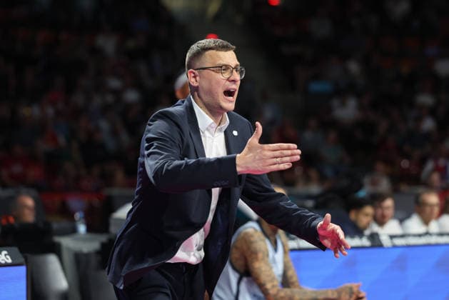 Lazar Spasic (EWE Baskets Oldenburg, Chef-Trainer) gestikuliert, Emotionen, GER, FC Bayern Basketball vs. EWE Baskets Oldenburg, Basketball, easycredit Basketball Bundesliga, 34. Spieltag, Saison 2025 2026, 10.05.2026, GER, FC Bayern Basketball vs. EWE Baskets Oldenburg, Basketball, easycredit Basketball Bundesliga, 34. Spieltag, Saison 2025 2026, 10.05.2026 Muenchen Copyright: xEibner-Pressefoto JennixMaulx EP_JML