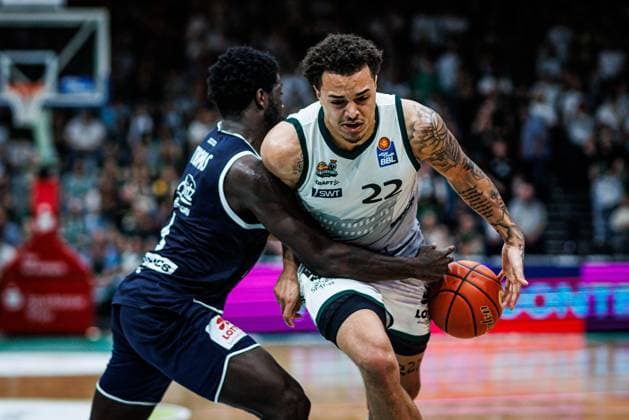 Nolan Adekunle (Gladiators Trier) im Zweikampf mit Khyri Thomas (MBC Syntainics), Vet Concept Gladiators Trier vs MBC Syntainics, Basketball, easyCredit BBL, 34. Spieltag, Saison 2025 2026, 10.05.2026 Vet Concept Gladiators Trier vs MBC Syntainics, Basketball, easyCredit BBL, 34. Spieltag, Saison 2025 2026, 10.05.2026 Copyright: xEibner-Pressefoto AlexanderxNeisx EP_ANS