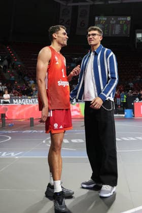 Oscar da Silva (FC Bayern Basketball, 01) mit seinem Bruder, dem NBA, Basketball Herren, USA Spieler Tristan da Silva (Orlando Magic), GER, FC Bayern Basketball vs. EWE Baskets Oldenburg, Basketball, easycredit Basketball Bundesliga, 34. Spieltag, Saison 2025 2026, 10.05.2026, GER, FC Bayern Basketball vs. EWE Baskets Oldenburg, Basketball, easycredit Basketball Bundesliga, 34. Spieltag, Saison 2025 2026, 10.05.2026 Muenchen Copyright: xEibner-Pressefoto JennixMaulx EP_JML