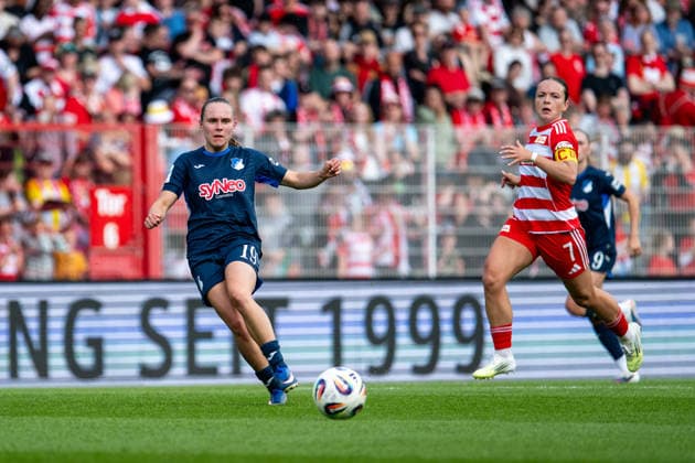 GER, 1. FFBL, 1. FC Union Berlin vs TSG 1899 Hoffenheim 10.05.2026, Alte Försterei, Berlin, GER, 1. FFBL, 1. FC Union Berlin vs TSG 1899 Hoffenheim, im Bild Marie Steiner (TSG Hoffenheim, 19) am Ball, dahinter Lisa Heiseler (Union Berlin, 07), DFB regulations prohibit any use of photographs as image sequences and or quasi-video