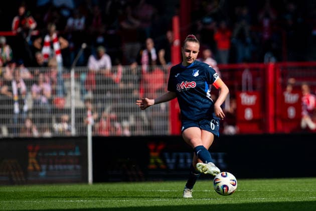 GER, 1. FFBL, 1. FC Union Berlin vs TSG 1899 Hoffenheim 10.05.2026, Alte Försterei, Berlin, GER, 1. FFBL, 1. FC Union Berlin vs TSG 1899 Hoffenheim, im Bild Vanessa Diehm (TSG Hoffenheim, 06) am Ball, DFB regulations prohibit any use of photographs as image sequences and or quasi-video