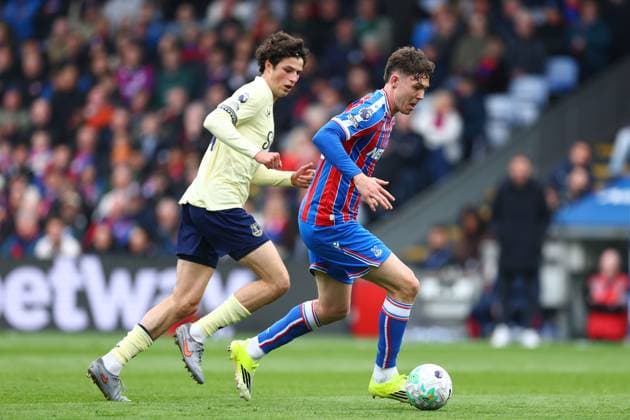 Jorgen Strand Larsen of Crystal Palace chased by Merlin Rohl of Everton Crystal Palace v Everton, Premier League, Football, Selhurst Park, London , UK - 10 May 2026London Selhurst Park United Kingdom EDITORIAL USE ONLY No use with unauthorised audio, video, data, fixture lists, club league logos or live services. Online in-match use limited to 120 images, no video emulation. No use in betting, games or single club league player publications. Copyright: xSimonxDael Shutterstockx 16868420ch