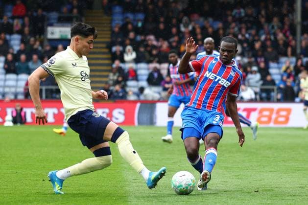 Carlos Alcaraz of Everton and Tyrick Mitchell of Crystal Palace battle for the ball Crystal Palace v Everton, Premier League, Football, Selhurst Park, London , UK - 10 May 2026London Selhurst Park United Kingdom EDITORIAL USE ONLY No use with unauthorised audio, video, data, fixture lists, club league logos or live services. Online in-match use limited to 120 images, no video emulation. No use in betting, games or single club league player publications. Copyright: xSimonxDael Shutterstockx 16868420dc