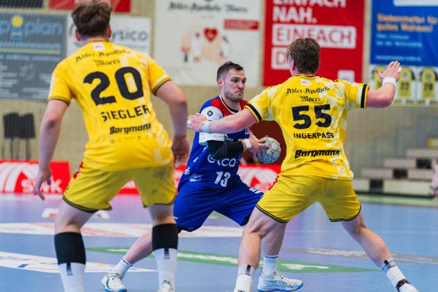Lukas Siegler (HSG Krefeld Niederrhein, 20), Merlin Fuß (HBW Balingen-Weilstetten, 13) am Ball gegen Niklas Ingenpass (HSG Krefeld Niederrhein, 55) HSG Krefeld Niederrhein vs. HBW Balingen-Weilstetten, Handball, 2.HBL, 31.Spieltag, Saison 2025 26, 10.05.2026, HSG Krefeld Niederrhein vs. HBW Balingen-Weilstetten, Handball, 2.HBL, 31.Spieltag, Saison 2025 26, 10.05.2026 Krefeld Copyright: xEibner-Pressefoto LukasxBaldygax EP_LBA