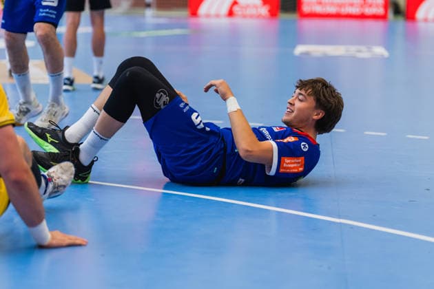 Elias Huber (HBW Balingen-Weilstetten, 07) am Boden lachend HSG Krefeld Niederrhein vs. HBW Balingen-Weilstetten, Handball, 2.HBL, 31.Spieltag, Saison 2025 26, 10.05.2026, HSG Krefeld Niederrhein vs. HBW Balingen-Weilstetten, Handball, 2.HBL, 31.Spieltag, Saison 2025 26, 10.05.2026 Krefeld Copyright: xEibner-Pressefoto LukasxBaldygax EP_LBA