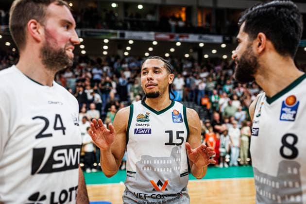 Jordan Roland (Gladiators Trier) mit JJ Mann (Gladiators Trier) und Behnam Yakhchali (Gladiators Trier), Vet Concept Gladiators Trier vs MBC Syntainics, Basketball, easyCredit BBL, 34. Spieltag, Saison 2025 2026, 10.05.2026 Vet Concept Gladiators Trier vs MBC Syntainics, Basketball, easyCredit BBL, 34. Spieltag, Saison 2025 2026, 10.05.2026 Copyright: xEibner-Pressefoto AlexanderxNeisx EP_ANS