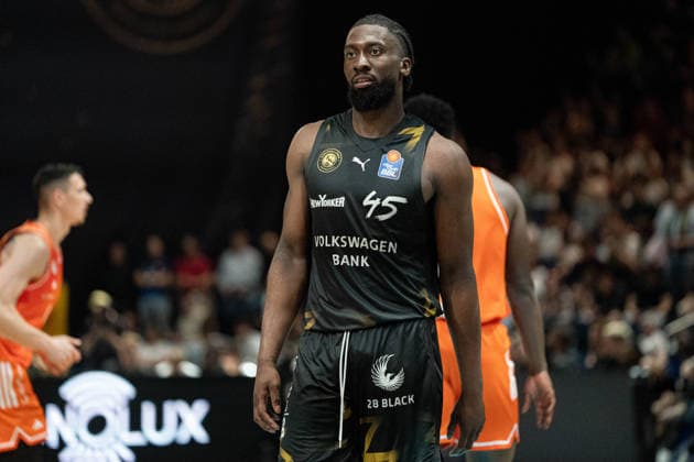 Oluwasimisola Shittu (Nr. 45 Basketball Loewen Braunschweig) GER, Basketball Loewen Braunschweig gegen Chemnitz 99ers, Basketball, easyCredit BBL, Woche 34, Spielzeit 2025 26, 10.05.2026 GER, Basketball Loewen Braunschweig gegen Chemnitz 99ers, Basketball, easyCredit BBL, Woche 34, Spielzeit 2025 26, 10.05.2026 Braunschweig Copyright: xEibner-Pressefoto DanielxREINELTx EP_DRT