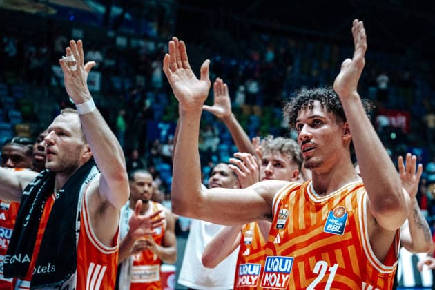 Jubel, Freude bei Alec Anigbata (ratiopharm Ulm, 21) GER, Skyliners Frankfurt vs. ratiopharm Ulm, easyCredit BBL, Bundesliga, 34 Spieltag, Saison 2025 2026. 10.05.2026 Eibner-Pressefoto Attila Ziga GER, Skyliners Frankfurt vs. ratiopharm Ulm, easyCredit BBL, Bundesliga, 34 Spieltag, Saison 2025 2026. 10.05.2026 Frankfurt am Main Copyright: xEibner-Pressefotox EP_AZA