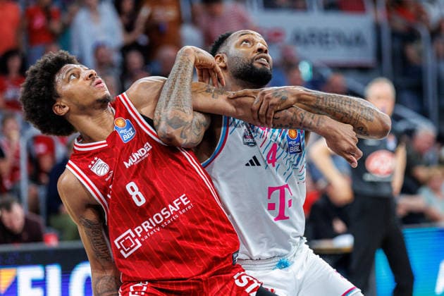 Demarcus Demonia (BMA365 Bamberg Baskets, 08), Jeff Garrett Jr. (Telekom Baskets Bonn, 04), BMA365 Bamberg Baskets vs. Telekom Baskets Bonn, Basketball, easyCredit BBL, 34. Spieltag, 10.05.2026 BMA365 Bamberg Baskets vs. Telekom Baskets Bonn, Basketball, easyCredit BBL, 34. Spieltag, 10.05.2026 Bamberg Copyright: xEibner-Pressefoto G.xSantemizx EP_EER
