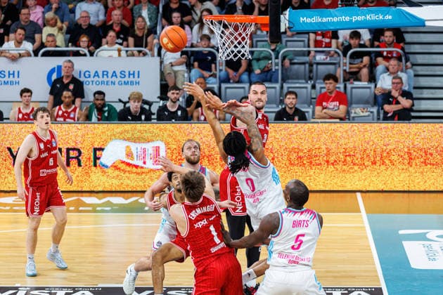 Zachary Ensminger (BMA365 Bamberg Baskets, 01), Jalen Finch (Telekom Baskets Bonn, 00), Daniel Keppeler (BMA365 Bamberg Baskets, 31), BMA365 Bamberg Baskets vs. Telekom Baskets Bonn, Basketball, easyCredit BBL, 34. Spieltag, 10.05.2026 BMA365 Bamberg Baskets vs. Telekom Baskets Bonn, Basketball, easyCredit BBL, 34. Spieltag, 10.05.2026 Bamberg Copyright: xEibner-Pressefoto G.xSantemizx EP_EER