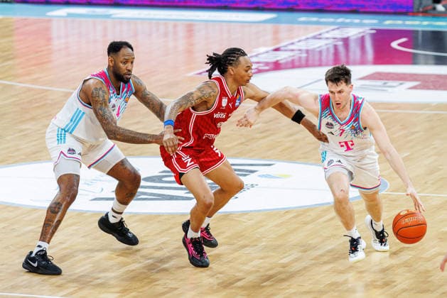 Jeff Garrett Jr. (Telekom Baskets Bonn, 04), Austin Crowley (BMA365 Bamberg Baskets, 85), Grayson Murphy (Telekom Baskets Bonn, 07), BMA365 Bamberg Baskets vs. Telekom Baskets Bonn, Basketball, easyCredit BBL, 34. Spieltag, 10.05.2026 BMA365 Bamberg Baskets vs. Telekom Baskets Bonn, Basketball, easyCredit BBL, 34. Spieltag, 10.05.2026 Bamberg Copyright: xEibner-Pressefoto G.xSantemizx EP_EER