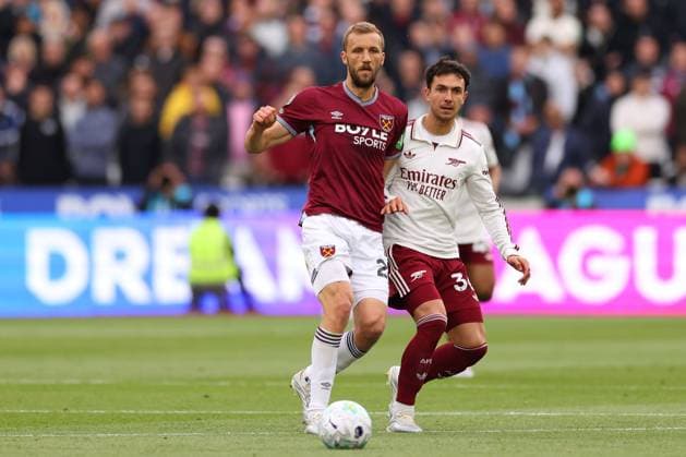 Tomas Soucek of West Ham United and Martin Zubimendi of Arsenal - West Ham United v Arsenal, Premier League, London Stadium, London, UK - 10th May 2026. Editorial Use Only - DataCo restrictions apply. No free usage or syndication, standard fees apply. West Ham United v Arsenal, Premier League, Football, London Stadium, London , UK - 10 May 2026London London Stadium United Kingdom EDITORIAL USE ONLY No use with unauthorised audio, video, data, fixture lists, club league logos or live services. Online in-match use limited to 120 images, no video emulation. No use in betting, games or single club league player publications. Copyright: xMDI Shutterstockx 16868087ap