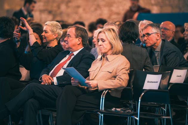 Deutschland, Aachen: Verleihung Jugendkarlspreis im Krönungssaal im Rathaus, Rahmenprogramm Karlspreis 2026 - Auszeichnung an Mario Draghi, Armin Laschet (CDU), Vorsitzender Karlspreis-Direktorium, Bundestagsabgeordneter, Vorsitzender Auswärtiger Ausschuss, ehem. Ministerpräsident NRW, ehem. CDU-Vorsitzender, Maria Kalesnikava Karlspreisträgerin 2022 aus Belarus, stellvertretende Vorsitzende Karlspreis-Direktorium Dr. Angela Maas Copyright: xThiemoxRudolphx