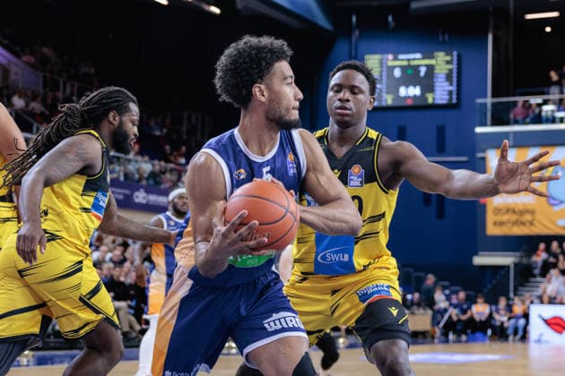 D Shawn Schwartz (ROSTOCK SEAWOLVES, 05) vs. Babacar Sane (MHP Riesen Ludwigsburg, 00), GER, Rostock Seawolves vs. MHP Riesen Ludwigsburg, easycredit BBL, Basketball, Bundesliga, Play-Ins, Spielzeit 2025 2026, 12.05.2026. GER, Rostock Seawolves vs. MHP Riesen Ludwigsburg, easycredit BBL, Basketball, Bundesliga, Play-Ins, Spielzeit 2025 2026, 12.05.2026. Rostock Copyright: xEibner-Pressefoto DenverxEhrlichx EP_DEH