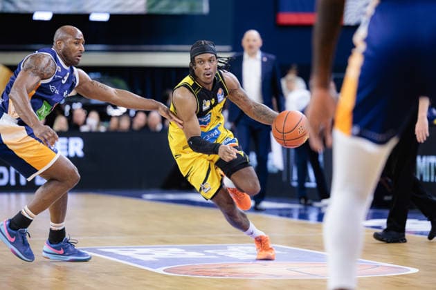 Stefan Smith (MHP Riesen Ludwigsburg, 03) vs Deandre Lansdowne (ROSTOCK SEAWOLVES, 09), GER, Rostock Seawolves vs. MHP Riesen Ludwigsburg, easycredit BBL, Basketball, Bundesliga, Play-Ins, Spielzeit 2025 2026, 12.05.2026. GER, Rostock Seawolves vs. MHP Riesen Ludwigsburg, easycredit BBL, Basketball, Bundesliga, Play-Ins, Spielzeit 2025 2026, 12.05.2026. Rostock Copyright: xEibner-Pressefoto DenverxEhrlichx EP_DEH