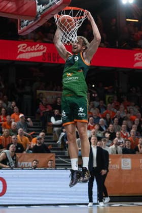 GER, Basketball, easy Credit- BBL, Play-Ins, Rasta Vechta vs VET-CONCEPT Gladiators Trier 12.05.2026, Rasta Dome, Vechta, GER, easy Credit-BBL, Play-Ins, Rasta Vechta vs VET-CONCEPT Gladiators Trier, im Bild Marco HOLLERSBACHER ( VET-CONCEPT Gladiators Trier 9 ) mit dem Dunking