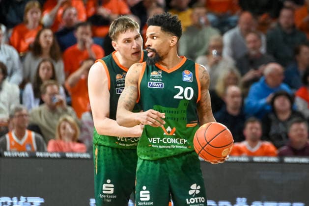 Marten Linssen (VET-CONCEPT Gladiators Trier, 12) und Urald King (VET-CONCEPT Gladiators Trier, 20) RASTA Vechta vs. VET-CONCEPT Gladiators Trier, easyCredit Basketball Bundesliga, Play-Ins, Saison 2025 2026, 12.05.2026, RASTA Vechta vs.VET-CONCEPT Gladiators Trier, easyCredit Basketball Bundesliga, Play-Ins, Saison 2025 2026, 12.05.2026 Vechta Copyright: xEibner-Pressefoto RobertxGertzenx EP_RGN