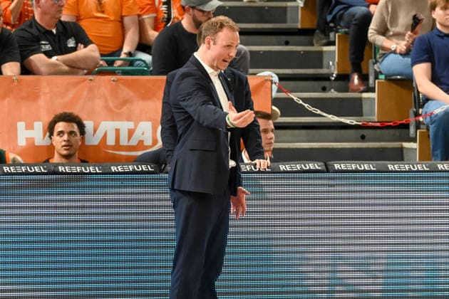 Jacques Schneider (VET-CONCEPT Gladiators Trier, Coach) gestikuliert RASTA Vechta vs. VET-CONCEPT Gladiators Trier, easyCredit Basketball Bundesliga, Play-Ins, Saison 2025 2026, 12.05.2026, RASTA Vechta vs.VET-CONCEPT Gladiators Trier, easyCredit Basketball Bundesliga, Play-Ins, Saison 2025 2026, 12.05.2026 Vechta Copyright: xEibner-Pressefoto RobertxGertzenx EP_RGN