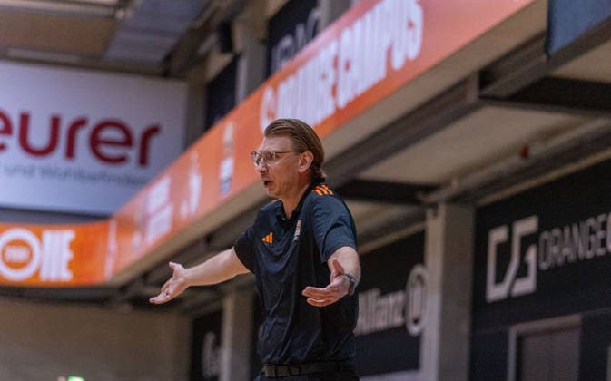 Florian Faab (OrangeAcademy Ulm, Coach) beim Coaching. OrangeAcademy Ulm vs ETB Miners Essen , Basketball,Barmer Basketball 2. Bundesliga ProB, Play-Offs Finale, Saison 2025 2026, 13.05.2026, OrangeAcademy Ulm vs ETB Miners Essen , Basketball,Barmer Basketball 2. Bundesliga ProB, Play-Offs Finale, Saison 2025 2026, 13.05.2026 Neu-Ulm Copyright: xEibner-Pressefoto DavidexDixGiovx EP_DGI