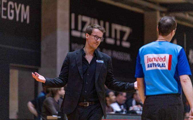 Lars Wendt (ETB Miners, Coach) sichtlich unzufrieden mit der Schiedsrichterleistung. OrangeAcademy Ulm vs ETB Miners Essen , Basketball,Barmer Basketball 2. Bundesliga ProB, Play-Offs Finale, Saison 2025 2026, 13.05.2026, OrangeAcademy Ulm vs ETB Miners Essen , Basketball,Barmer Basketball 2. Bundesliga ProB, Play-Offs Finale, Saison 2025 2026, 13.05.2026 Neu-Ulm Copyright: xEibner-Pressefoto DavidexDixGiovx EP_DGI